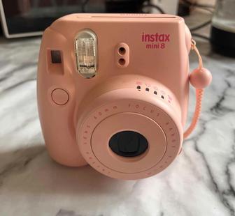 Продаю фотоаппарат моментальной печати Instax mini 8 розового цвета