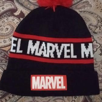 Оригинальная шапка Marvel с помпоном