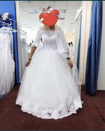 Белоснежное свадебное платье, по умеренной цене. Кринолин в подарок.