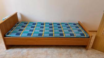 Продам односпальную кровать с матрасом