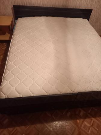 Продам две односпальные кровати с матрасоми