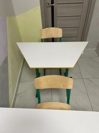 Парты и стулья школьные