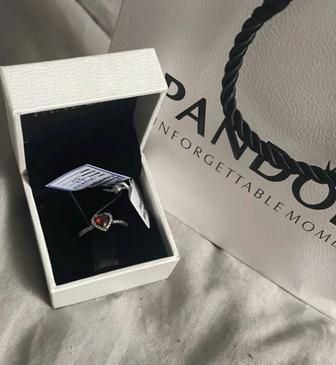 Продам кольцо Pandora Возвышенное красное сердце