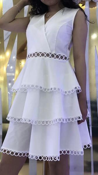 Платье белое на размер xs, s