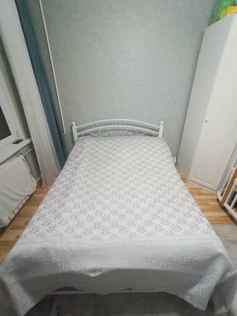 Кованная белая кровать