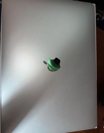 Apple MacBook Air 13 серебристый с мышкой