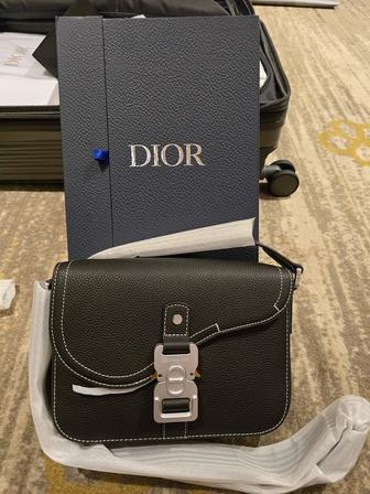Продам сумочку Dior.