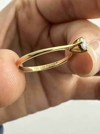 Кольцо золотое 750 с бриллиантом