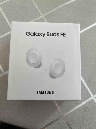 Продам новые наушники Galaxy Buds FE белые