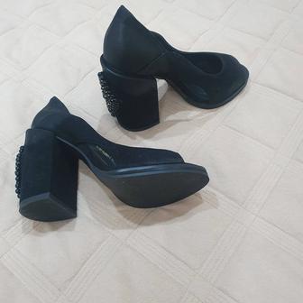 Продам женские туфли 35-36размер