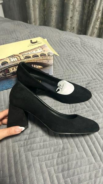 Продаю черные туфли