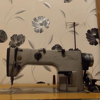 Промышленная машинка для шитья