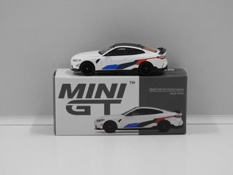 Mini GT bmw m4 (g82) Alpine