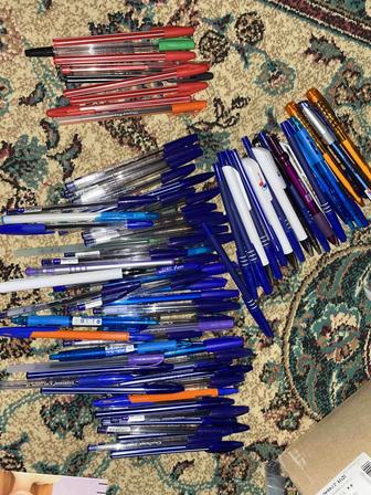 Шариковые ручки разного вида