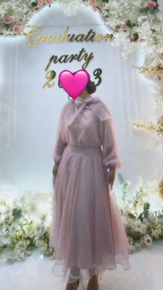 Платье нежное розовое