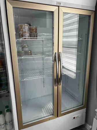 Продам витринный холодильник