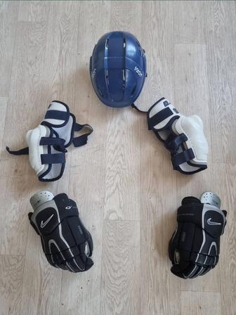 Хоккейная экипировка (шлем, краги, налокотники)