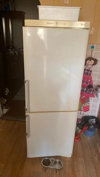 Б/у холодильник