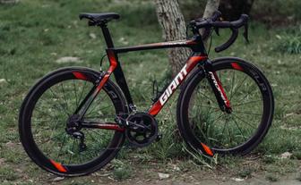 Шоссейный гоночный велосипед Giant Propel Pro1