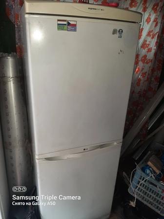 Продам б/у холодильник компактный в хорошем состоянии