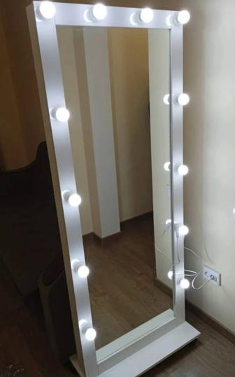 Зеркало с лампочками