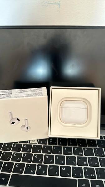 Наушники Apple AirPods 3 with Lightning/Wireless Charging белый