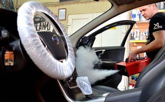 Нейтрализация запаха кристалличиским дымом в автомобилях и жилых помещения.