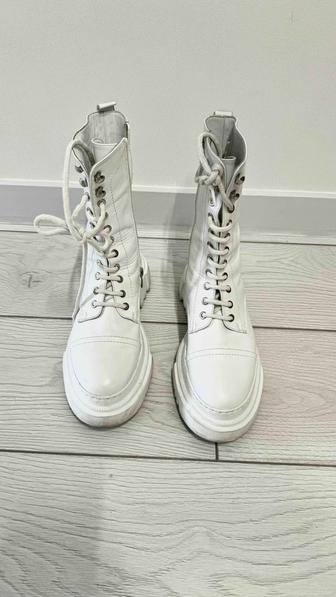 Белые сапоги (ботинки)