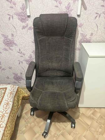 Продается удобное офисное кресло