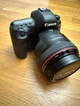 продажа фотоаппарата Canon5d mark4