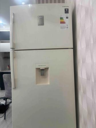 Срочно продается холодильник Самсунг