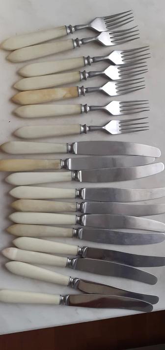 Антикварные вилки и ножи