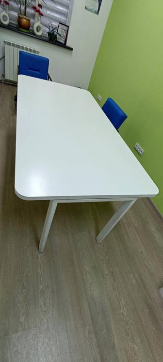 Продается БУ конферец стол белого цвета в идеальном состоянии
