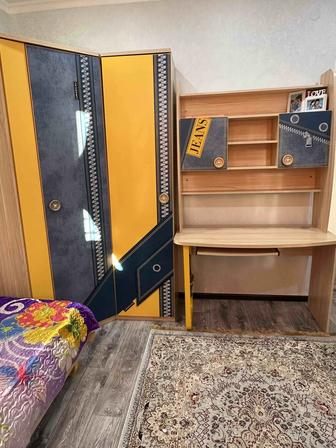 Шкаф и стол для ученика ,качество хорошая