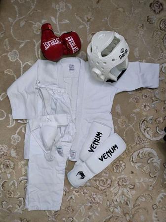 Продам б/у кимоно, шлем, перчатки, защита для паха, защита для ног