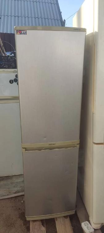 холодильник Samsung 1,30 высотой