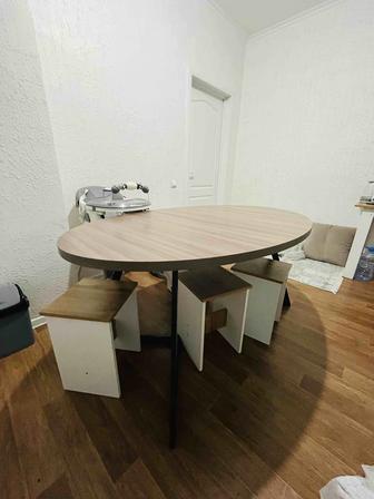 Овальный стол для кухни