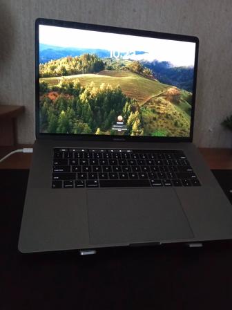 MacBook Pro 15/Retina 2018/i7/16/256/Rageon 4GB