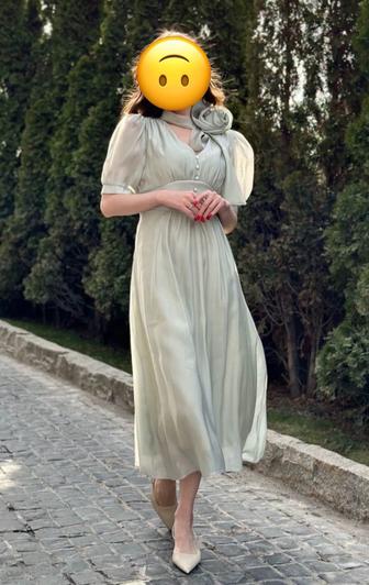 Платье в оливковом цвете