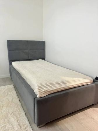 Кровать с мягким изголовьем продам
