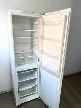 Продам холодильник indesit