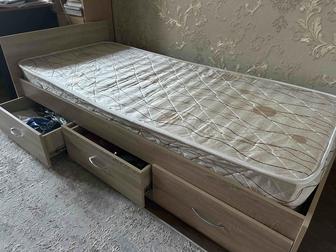 Продам кровать с выдвижными ящиками