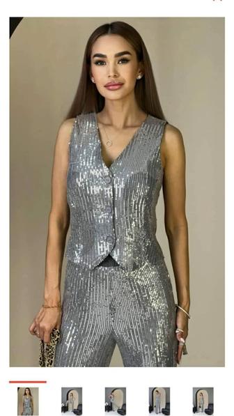 Продам красивый костюм серебряного цвета