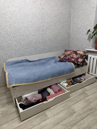 Продам односпальную кровать со шкафами