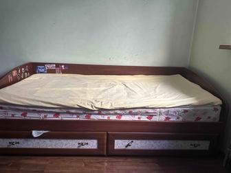 Продам кровать с матрасом