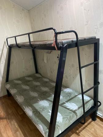 Продам двухъярусную металлическую разборную кровать.