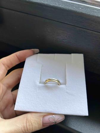 Золотое кольцо с бриллиантом 15,5 р