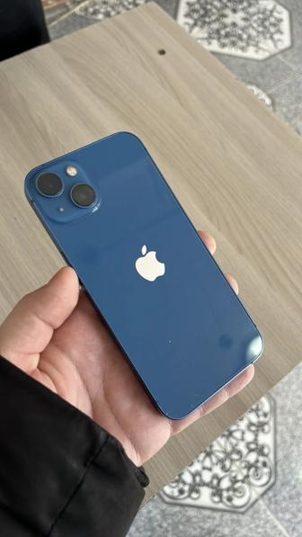 iPhone 13 синий