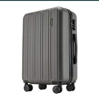 Стильный чемодан по цене маленького чемодана