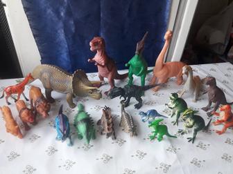 Динозавры и книга.